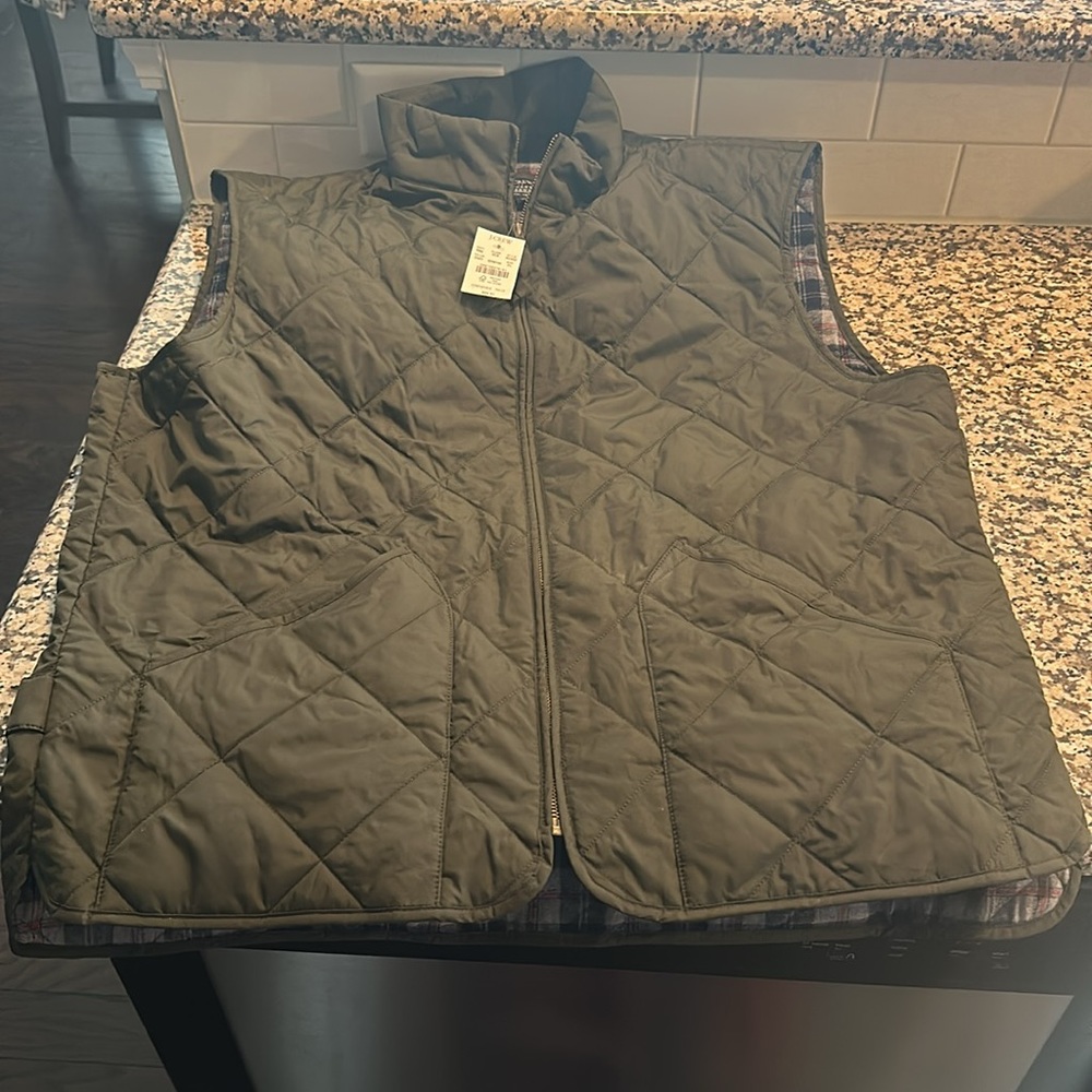 NWT Men’s J. Crew Army Green Vest with Plaid Inside Size XL